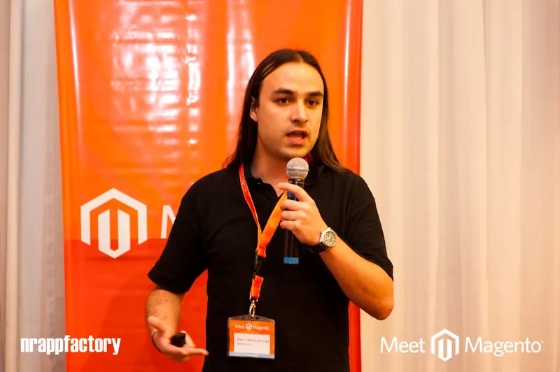 Marcio Maciel speaking at Meet Magento BR 2013