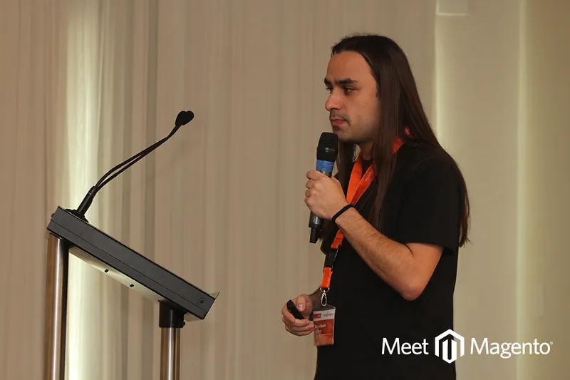 Marcio Maciel speaking at Meet Magento BR 2014