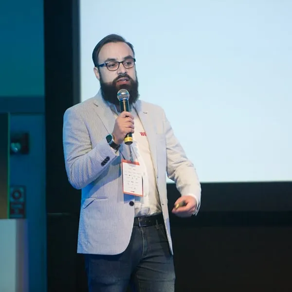 Marcio Maciel speaking at Meet Magento BR 2017